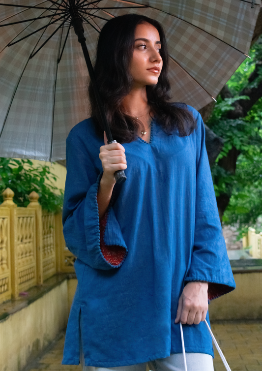 Noor-blue V-neck